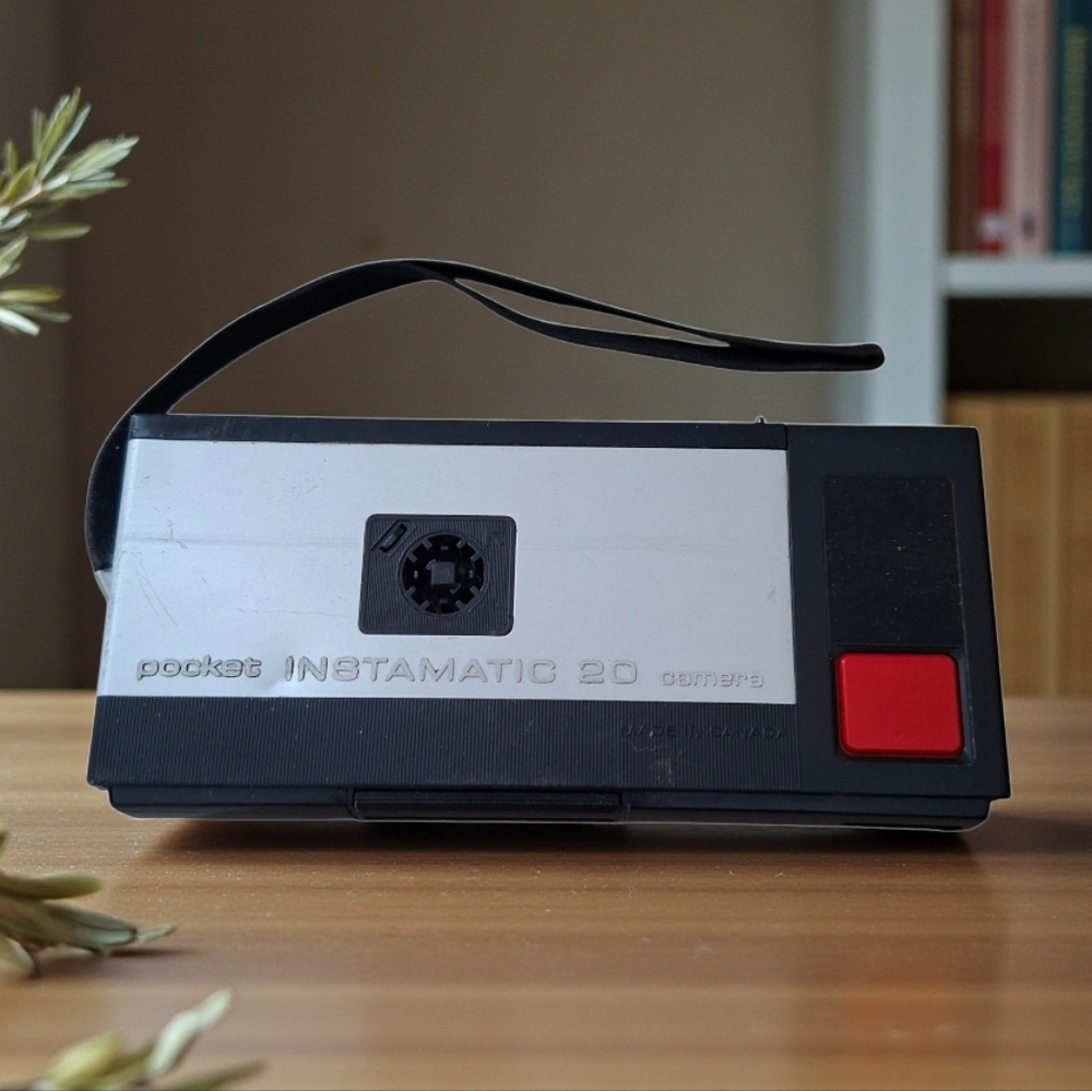 Vintage Kodak Instamatic 20 Pocket Camera 110 Film Retro Collectible